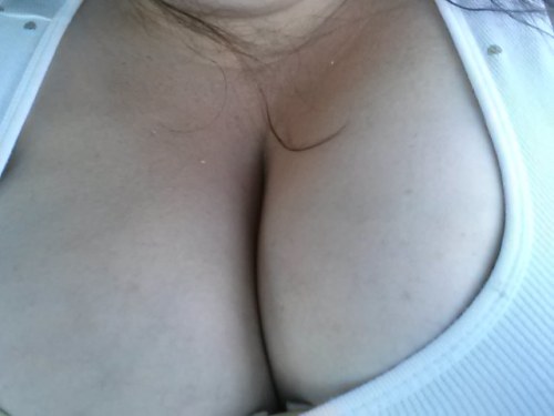 wickedlywenchy:  Happy hump day!!