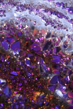 coolthingoftheday:  Titanium quartz. 