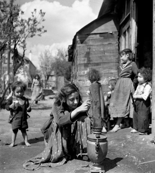 Robert Doisneau, Les Gitans de Montreuil - 1950