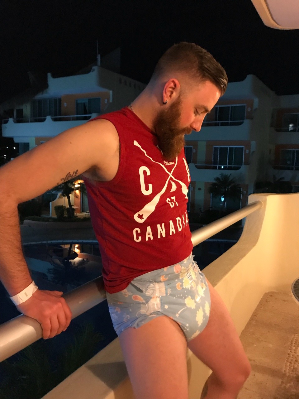 allsnuggledup: I love vacationing in Diapers 😍🇲🇽