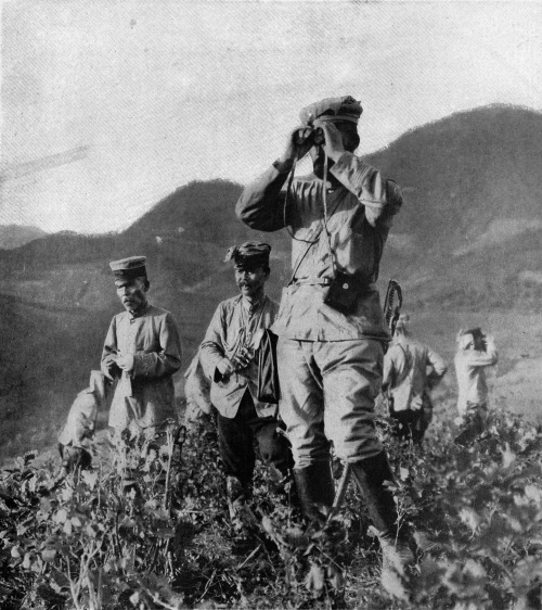 tacerror: Generals Kuroki (left) and Fujii (centre), commander and chief of staff of the 1st Army, r