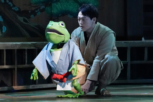 tanuki-kimono:[Spirited Away] currently on stage at the Imperial Theatre Tokyo, with amazing puppe