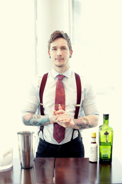 twostreetsover:  donttouchmybreasts:  staynegativebabe:  Oh my lord.  oh god, hes perfect  Do you suppose he’d come to my house and be my personal bar tender?  Good thing more bartenders don&rsquo;t look like this, I&rsquo;d be an alcoholic.