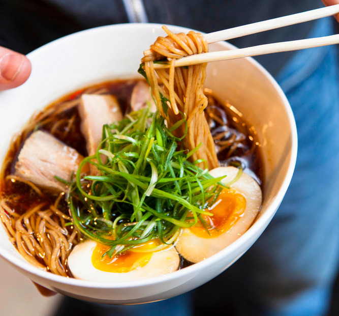 ayyeeeitzleona:  kateoplis:  Holy Ramen: 10 slurp-worthy joints in NYC  