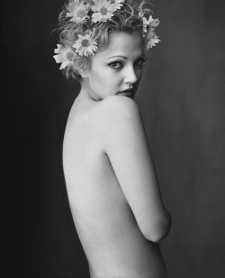 wesleywalesandersons:  Drew Barrymore photographed