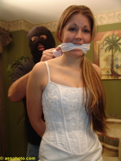graybandanna:  This bride is not going to make it to the church on time. 