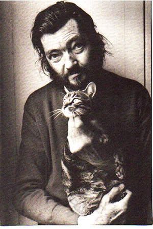 Escritores y sus gatitos…. Allen Ginsberg Charles Bukowski Edgar Allan Poe H P Lovecraft Jean Cocteau Jorge Luis Borges Michel Foucault Raymond Chandler Jean-Paul Sartre Julio Cortázar 