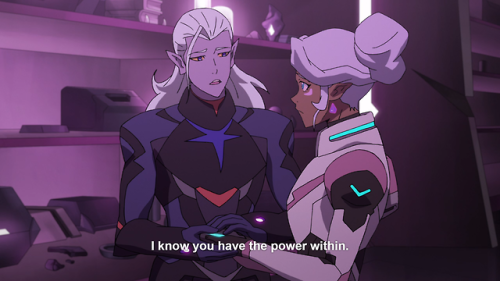 blacklionshiro:Current mood: Allura being supported by and supporting her two boyfriends.