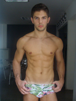 sixpacksandspeedos:  Hot smooth hunks in