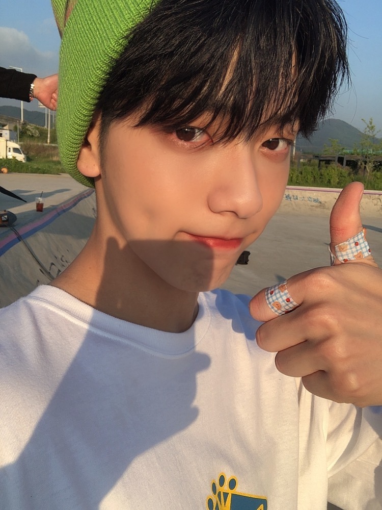 ⠀⠀⠀⠀⠀ ⊟ ˒ matching gif ♡˖ ⠀⠀⠀⠀⠀⠀⠀ ⤷⠀yeonjun ҂ txt