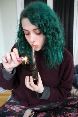 smoketonumb:  I like this picture by itself ;o @weed-breath 