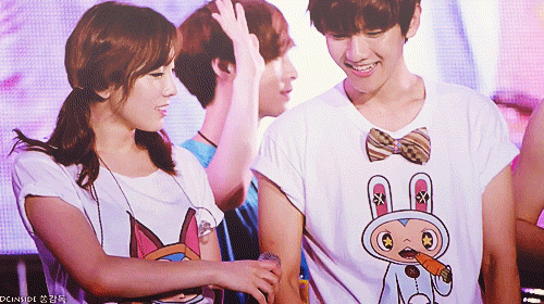 GIF] Why did Sehun bump into Seohyun? - Asianfanfics