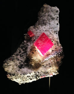 itssedimentary:  Rhodochrosite - MnCO3 The