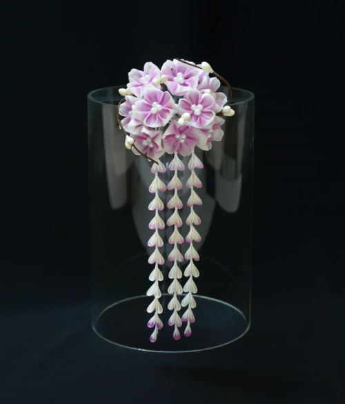 “Cherry Blossom in Bloom.” Crafted from habutae silk, glass pearls, florist wire, and a 
