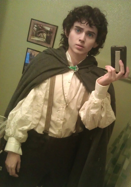 Tried new Frodo Makeup. I like it much better than before. (: Costume was made by me. Vote for me on