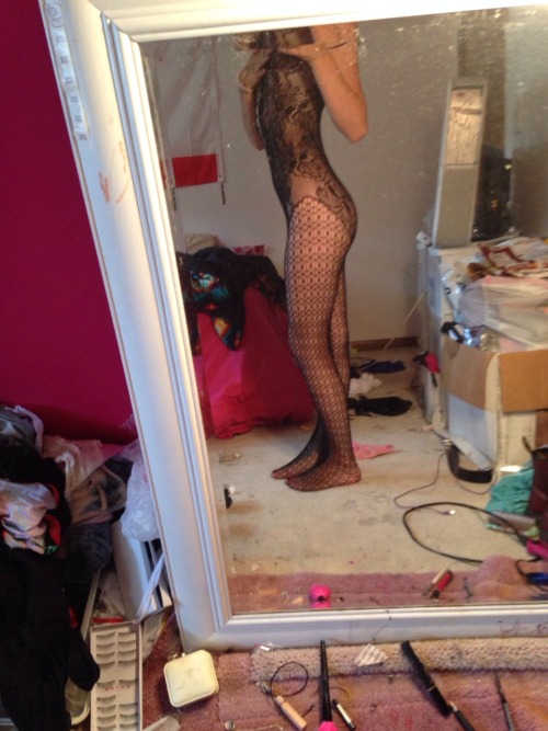 Porn photo deum0s:  This lingerie is soooo goofy but