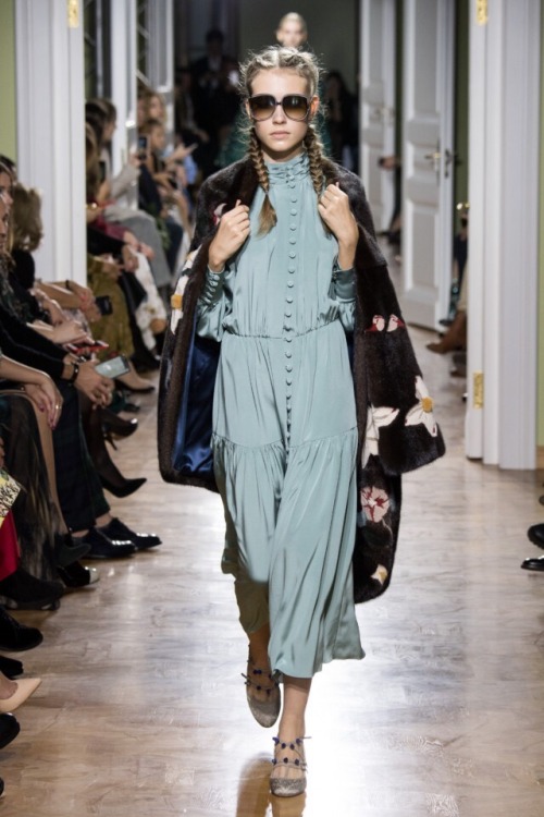 Alena Akhmadullina SS18