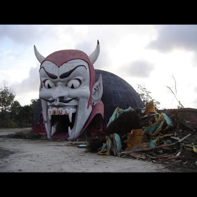 • @jrskeedeeboomboom #amusementpark #spookhouse #devil #satan #hell #devilhead #panamacitybeach #miraclestrip #miraclestripamusementpark #florida #dantesinferno #abandoned #abandonedplaces #abandonedamusementpark