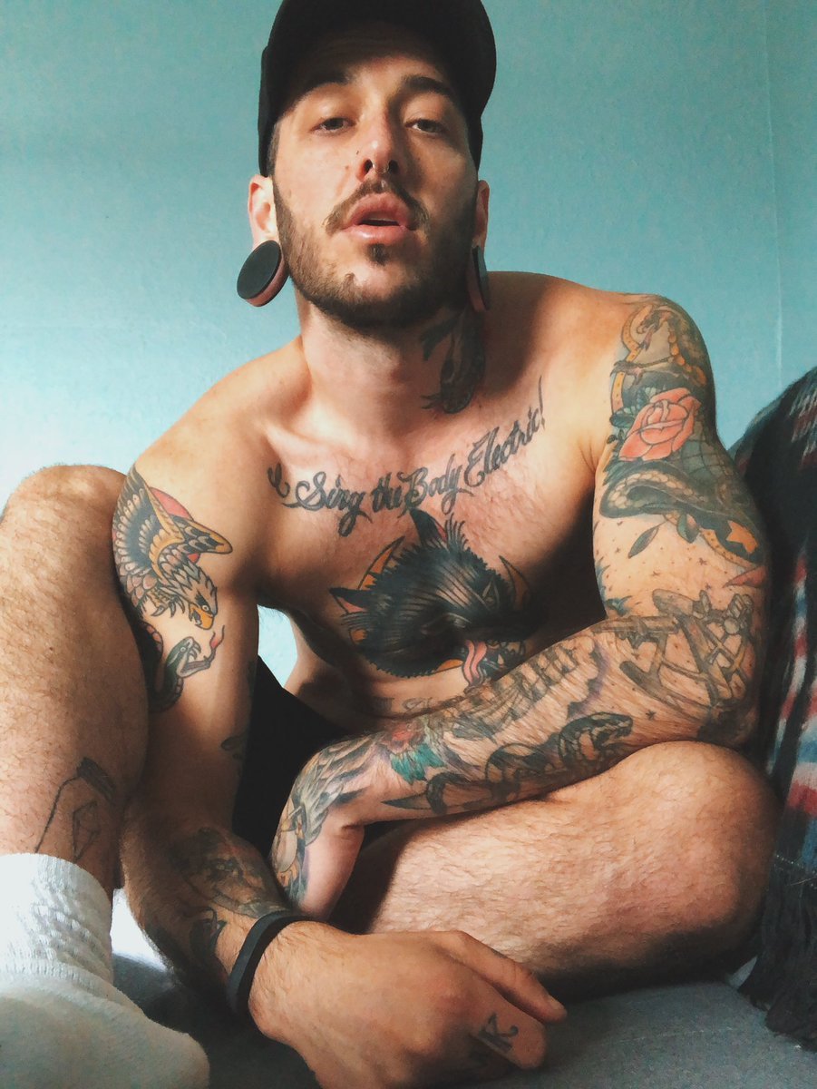 rednecktrucker57:  drexxxsaubln:  ussitum:     Grrrr  mega   Wuff friend with benefits