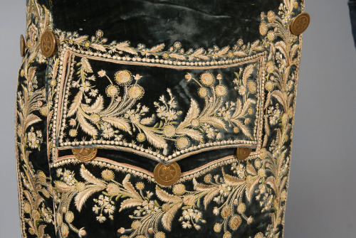 18thcenturyfop: EMBROIDERED VELVET COURT COAT, 1770 - 1790. Photos used with permission from Whitake