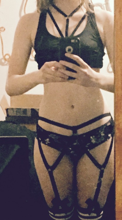 Some photos with some clothing and other stuff borrowed from a friend. Eh, I prefer different stuff 