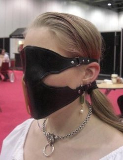 westbreen123:  rook-takes-queen:  combination blindfold and gag  We like the look of this