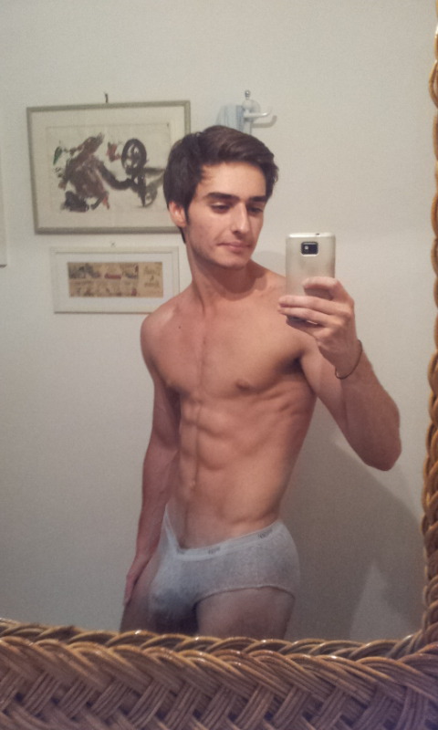 unclelucas:  collegecock: deeperharderrougher:  Little muscle stud showing off his