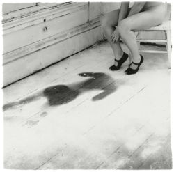 tonybournemouth:  http://www.newyorker.com/culture/photo-booth/young-artist-ghostly-muse © Francesca Woodman 