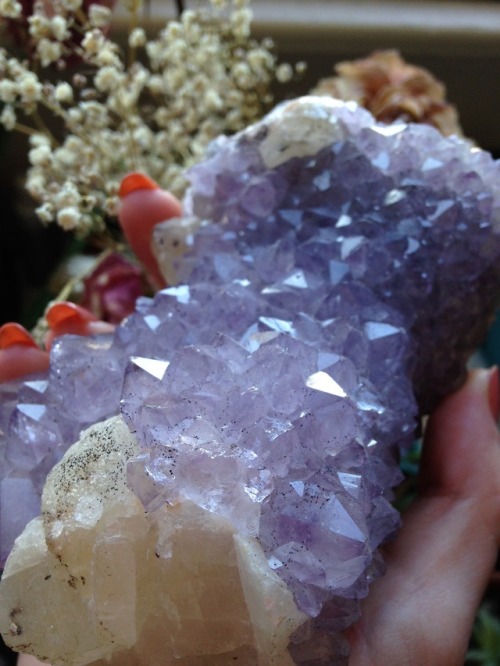 lavenderwaterwitch: Amethyst & Baby’s Breath Instagram – @hillaryelis 🍃 