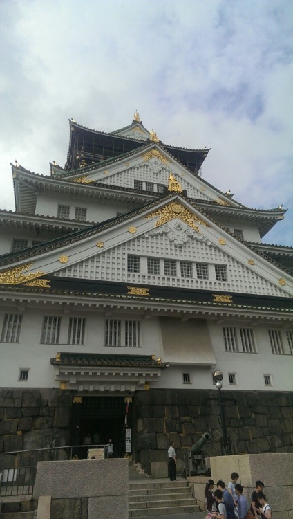 (Thursday, 12. June) Today we visited Osaka castle <3 It’s really pretty and the museum ins