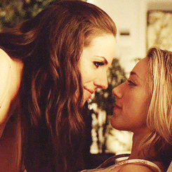 sex-lesb:  Lost Girl.