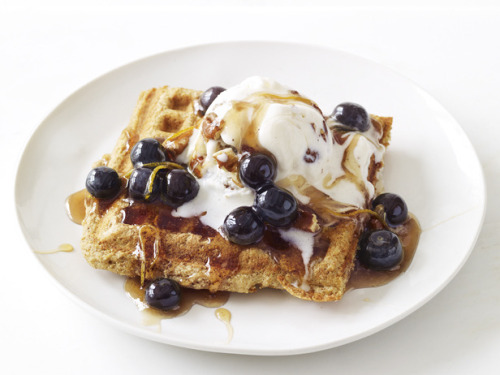 fullcravings: Blueberry Maple Waffle Sundaes