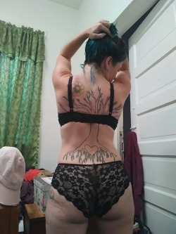 playfulkitty169:  black lace makes every