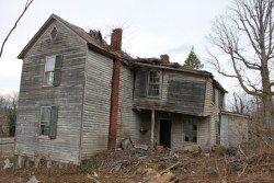 destroyed-and-abandoned: Still standing, this abandoned house is falling apart Source: abandonedplaygrounds (reddit) Read More 