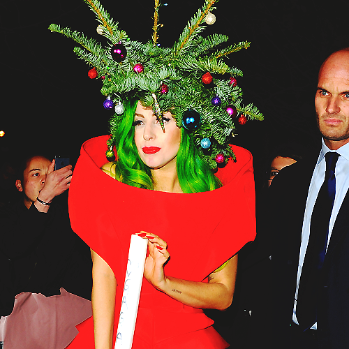 goyyboy:  Wishing you all a very Gaga Christmas! 