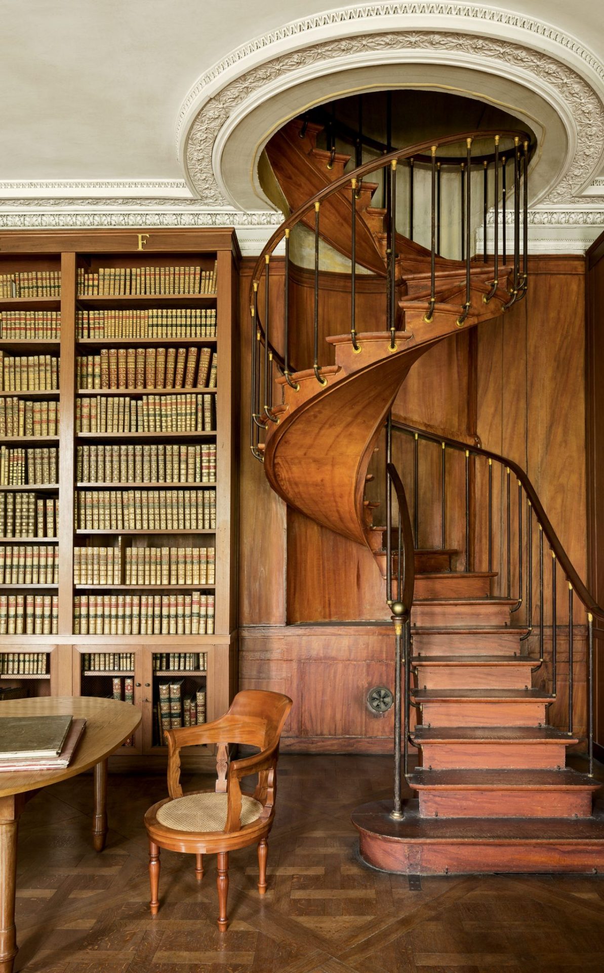 soaveintermezzo:
“La biblioteca privata dell’imperatore Napoleone Bonaparte nel castello di Fontainebleau, Francia.
Credit : Eric Sander
”