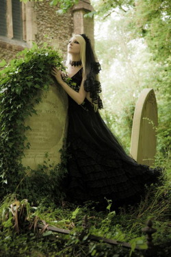 Victorian-Goth:  Victorian Goth  Http://Victorian-Goth.tumblr.com/