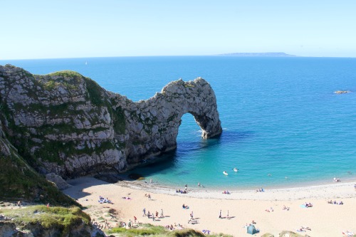 earlandladygray:Durdle Door, England, is one of the highlights of the Jurassic Coast. Numerous prehi