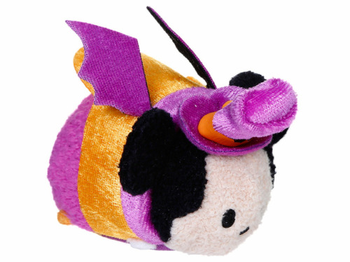 Halloween Mickey, Minnie, Donald, and Daisy Tsum Tsums have started surfacing in Target stores! 