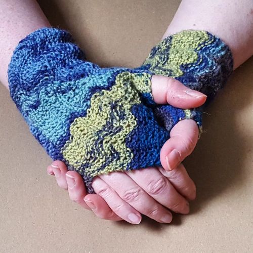 Here&rsquo;s another shot of my new #knittingpattern for fingerless gloves. They are knitted flat ar