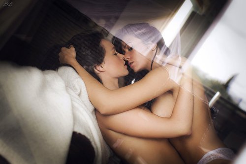 jackieseroticlesbiandream:  👗💦 I Love Kissing Girls Sunday 💦👗