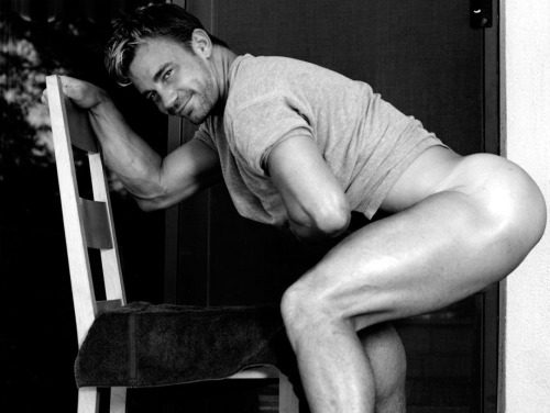 montydave:  Men had big asses BEFORE Photo-Shop became popular!