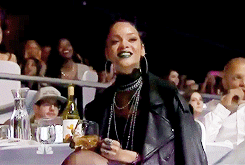 bussykween:  lucidnee:Nicki prolly texting Beyoncé bout Taylor like:  Rih be reading
