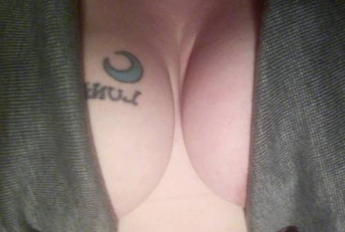 pixiefeetish: Did someone say today is #tittytuesdayy