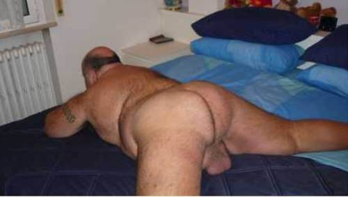 nudedadsandjewelry: Fresh meat for fucking. Can you take a double anal, daddy? 