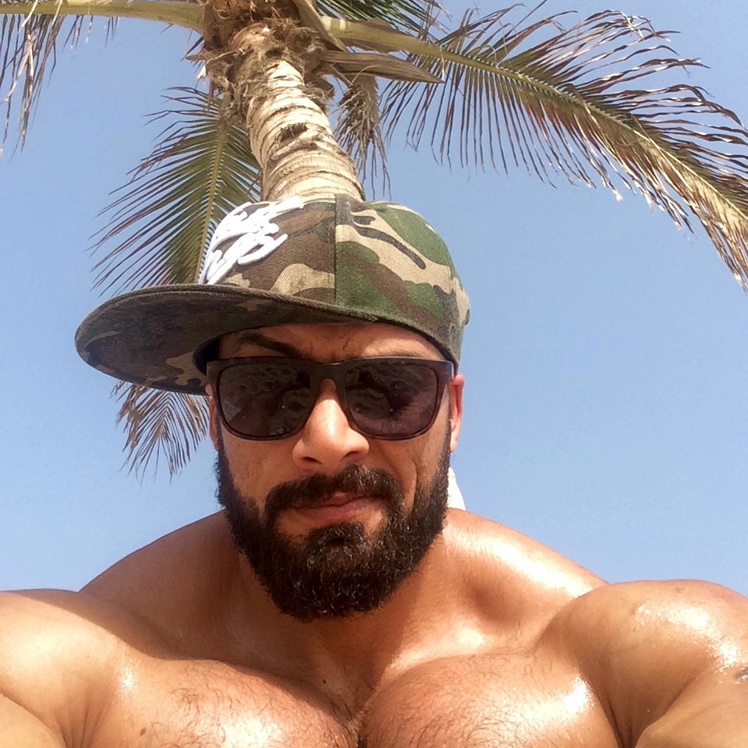 drwannabe:Jantee Shaaban The man has no neck and that is a god damned goal.