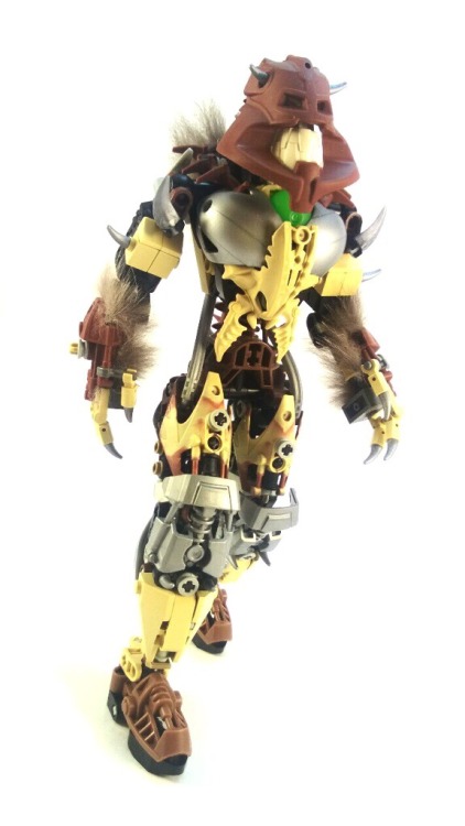 littletaggy:  According to the Bionicle Wikia, “it has been confirmed that female Skakdi exist, and that they are more vicious and destructive than males”.  My idea was to make a female skakdi bodybuilder, so don’t ask me about the muscles. :P Her