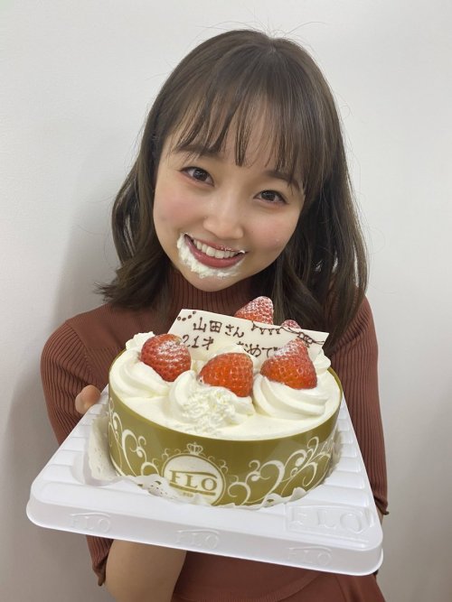 山田野絵(yamada noe)さんのツイート: 謎の大きいカツカレー写真(本当に覚えてないけど隣に姪っ子がいるので家族で食べに行ってますたぶん) 誕生日サプライズケーキ 爆睡れいにゃー ねむねむれい