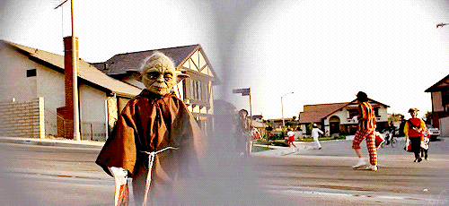 ck-blogs-stuff:  therealklt:   E.T. and Star Wars exist canonically in the same universe,
