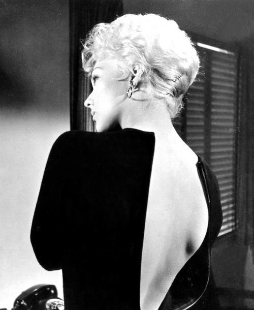 wehadfacesthen:  Kim Novak, 1962 